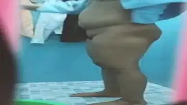 Ngintip Anak Kos Mandi Balutan Handuk Biru Part 1