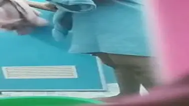 Ngintip Anak Kos Mandi Balutan Handuk Biru Part 2